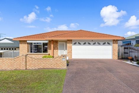 Photo of property in 15 Kath Hopper Drive, Orewa, 0931