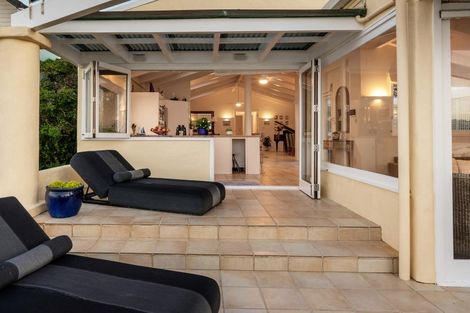 Photo of property in 9a Holiday Road, Milford, Auckland, 0620