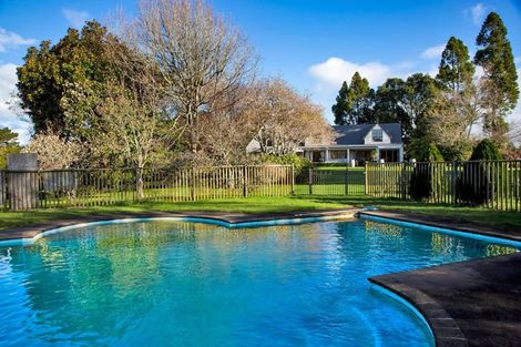 Photo of property in 48 Kairau Road West, Sentry Hill, New Plymouth, 4373