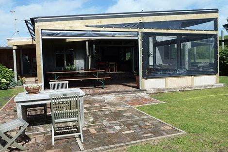 Photo of property in 30 Beach Road, Urenui, 4377