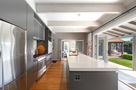 Photo of property in 247 Devonport Road, Tauranga, 3110