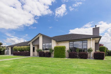 Photo of property in 2 Kowhai Drive, Cambridge, 3434
