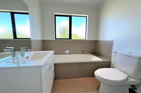 Photo of property in 11a Mangos Place, Pakuranga, Auckland, 2010