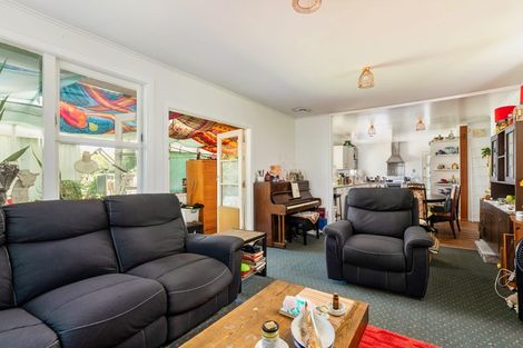 Photo of property in 44 Cobham Crescent, Kelston, Auckland, 0602