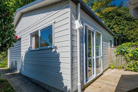 Photo of property in 11 Karaka Grove, Waikanae, 5036