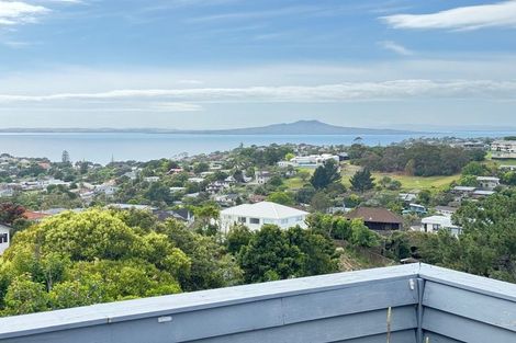 Photo of property in 6 Shearwater Rise, Rothesay Bay, Auckland, 0630