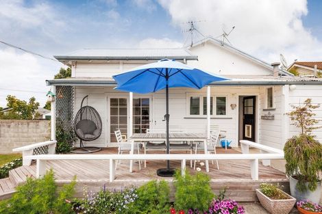 Photo of property in 30 Cuba Street, Marton, 4710