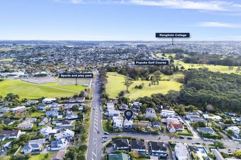 Photo of property in 2/2 Aberdeen Road, Campbells Bay, Auckland, 0620