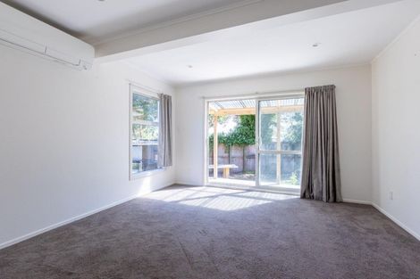 Photo of property in 8 Altona Road, Forrest Hill, Auckland, 0620