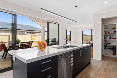 Photo of property in 122 Puhirake Crescent, Pyes Pa, Tauranga, 3112