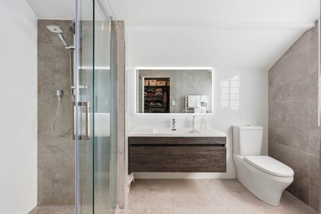 Photo of property in 2 Callender Place, Shelly Park, Auckland, 2014