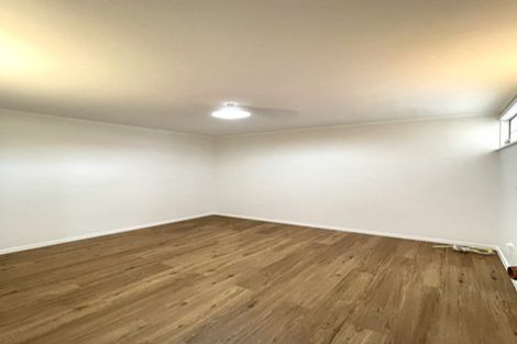 Photo of property in 2 South Pacific Place, Henderson, Auckland, 0612