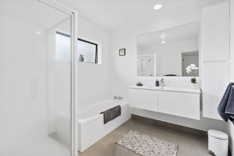 Photo of property in 2/60 Killarney Avenue, Torbay, Auckland, 0630