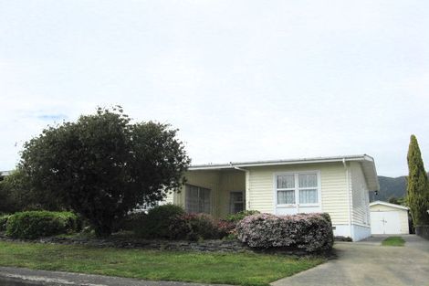 Photo of property in 27 Tennyson Crescent, Stoke, Nelson, 7011