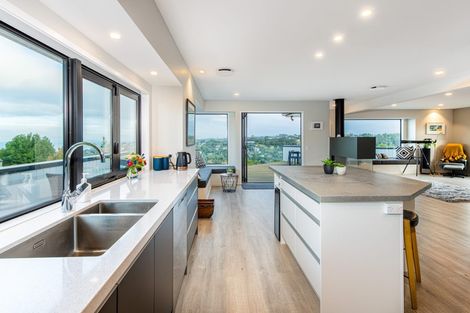 Photo of property in 36 Knights Road, Rothesay Bay, Auckland, 0630