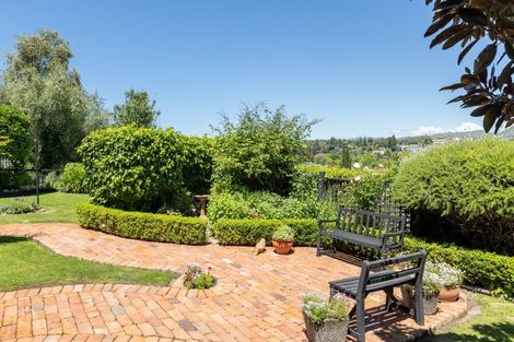 Photo of property in 12 Busby Hill, Havelock North, 4130