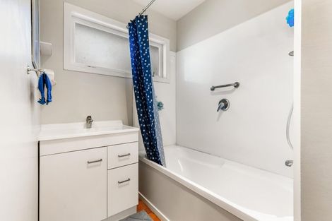 Photo of property in 77 Glen Marine Parade, Glendene, Auckland, 0602