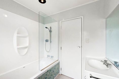 Photo of property in 1299 Whangaparaoa Road, Army Bay, Whangaparaoa, 0930