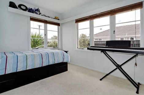 Photo of property in 7 Rixon Place, Te Atatu Peninsula, Auckland, 0610