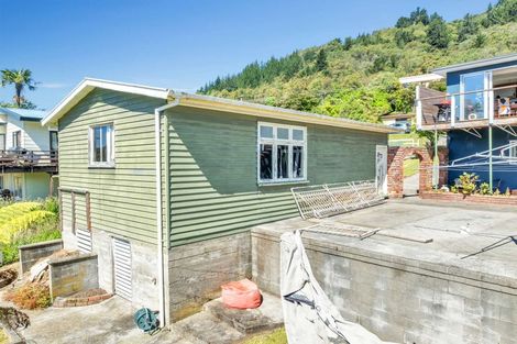 Photo of property in 82 Milton Terrace, Picton, 7220