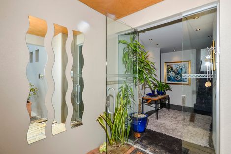 Photo of property in 2/19 Tindalls Bay Road, Tindalls Beach, Whangaparaoa, 0930