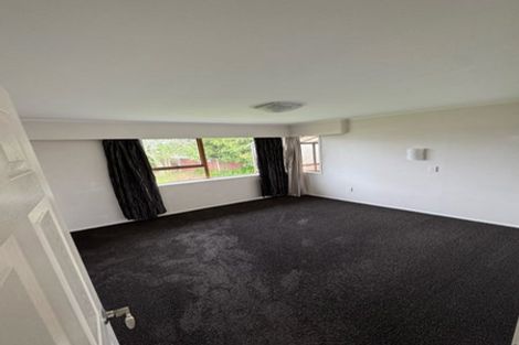 Photo of property in 11 Ian Place, Glendene, Auckland, 0602