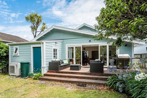 Photo of property in 61 Oroua Street, Eastbourne, Lower Hutt, 5013