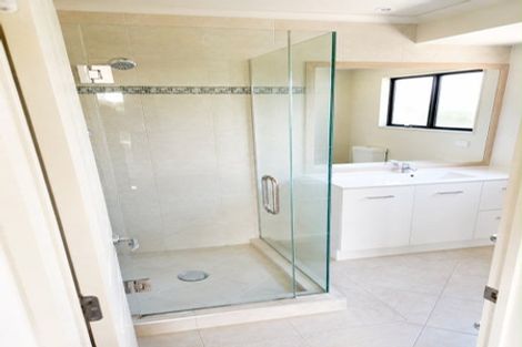 Photo of property in 17 Rivervale Grove, Stanmore Bay, Whangaparaoa, 0932