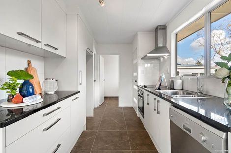 Photo of property in 10 Kereru Place, Half Moon Bay, Auckland, 2012