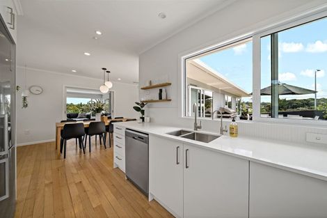 Photo of property in 4 Kororo Street, Northcote, Auckland, 0627