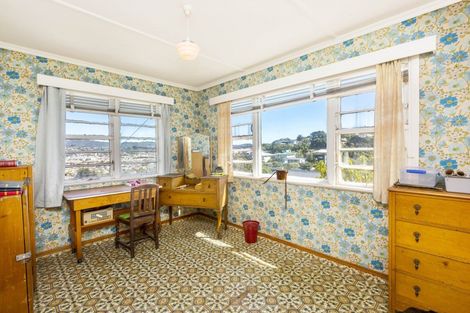 Photo of property in 17 Beacon Hill Road, Strathmore Park, Wellington, 6022