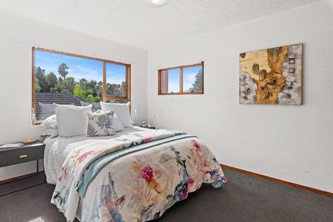 Photo of property in 1/918 Beach Road, Waiake, Auckland, 0630