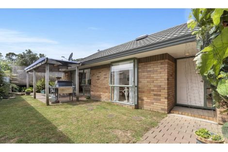 Photo of property in 3/12-20 Northcross Drive, Oteha, Auckland, 0632
