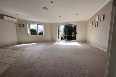 Photo of property in 5 Sunvista Avenue, Oteha, Auckland, 0632