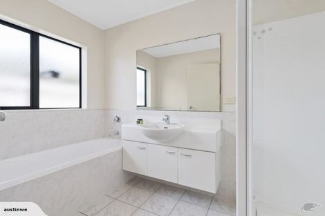 Photo of property in 4a Marlon Lane, East Tamaki, Auckland, 2016