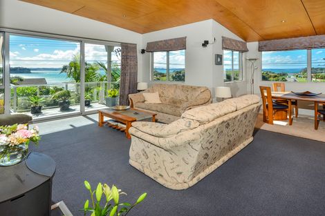 Photo of property in 2/19 Tindalls Bay Road, Tindalls Beach, Whangaparaoa, 0930