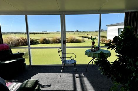 Photo of property in 177 Awarua School Road, Woodend, Invercargill, 9877
