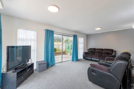 Photo of property in 25 Gloaming Hill, Titahi Bay, Porirua, 5022