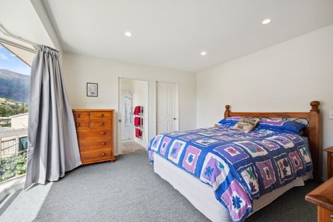 Photo of property in 19 Ranui Street, Waikawa, Picton, 7220