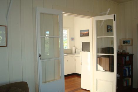 Photo of property in 27 Bournemouth Terrace, Murrays Bay, Auckland, 0630