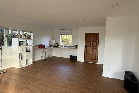 Photo of property in 25 Fearnley Grove, Albany, Auckland, 0632