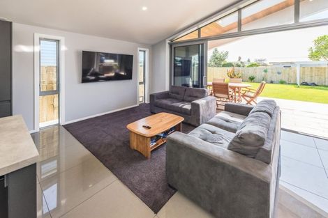 Photo of property in 3 Kamahi Street, Castlecliff, Whanganui, 4501