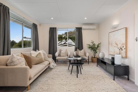 Photo of property in 2/14 Doris Gordon Crescent, Crofton Downs, Wellington, 6035