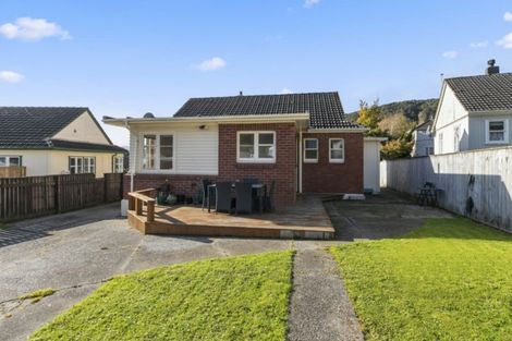 Photo of property in 16 Cleland Crescent, Naenae, Lower Hutt, 5011
