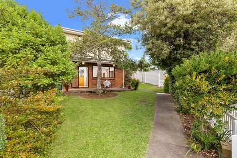 Photo of property in 8a Wendell Place, Greenlane, Auckland, 1061