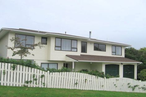 Photo of property in 11 Greyfriars Crescent, Tawa, Wellington, 5028