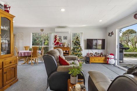 Photo of property in 7 Woodman Place, West Harbour, Auckland, 0618