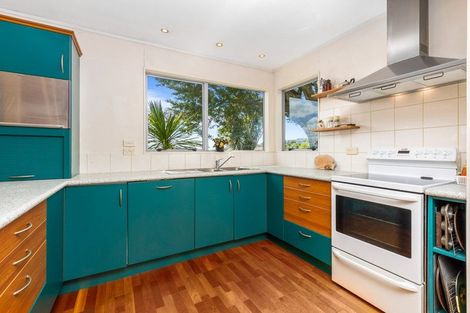 Photo of property in 10 Tusac Place, Totara Vale, Auckland, 0627