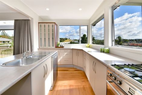 Photo of property in 12 Tawhana Crescent, Red Beach, 0932