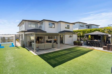 Photo of property in 13 Eastview Crescent, Stanmore Bay, Whangaparaoa, 0932